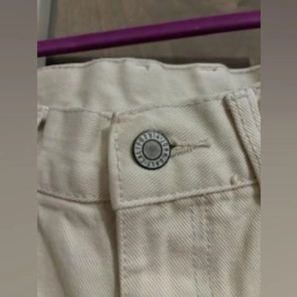 Brandy Melville J. Galt Brielle Bootcut Low Rise Jeans. Cream. Size small - Picture 6 of 10